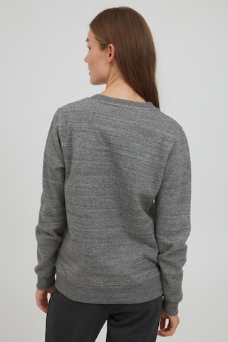 Oxmo Sweatshirt 'HELLA' in Grijs