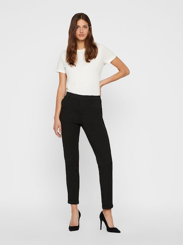 Slimfit Pantaloni 'Maya' di Vero Moda Petite in nero