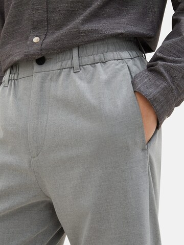 TOM TAILOR DENIM Regular Pleated Pants in Grey