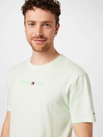 Tricou de la Tommy Jeans pe verde