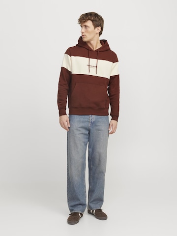 JACK & JONES Sweatshirt in Bruin