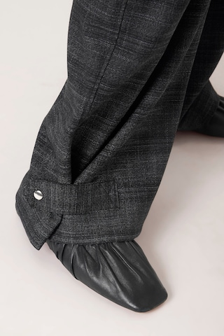 Wide Leg Pantalon 'SLEvonne' SOAKED IN LUXURY en gris