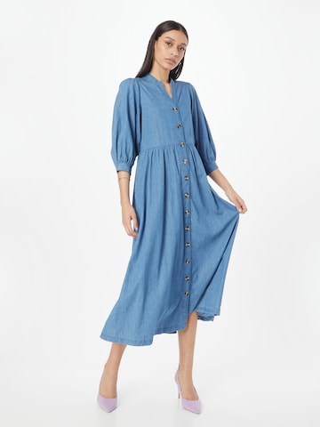 Robe Warehouse en bleu