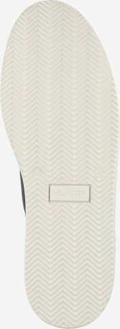 TOMMY HILFIGER Sneaker in Braun