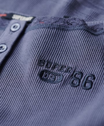 Superdry Top ' Athletic Essentials' in Blauw
