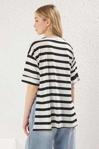 Trendyol Oversized Shirt in Black