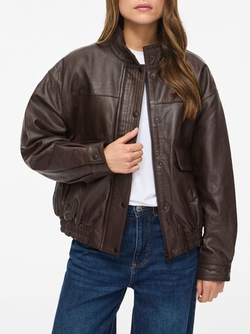 Veste mi-saison 'JADA' VILA en marron