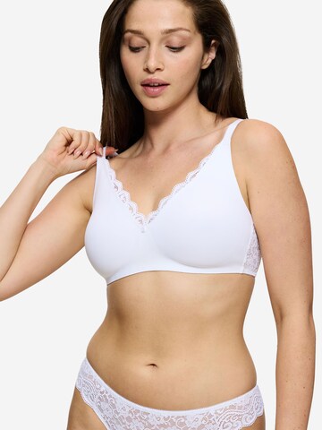 TRIUMPH Minimizer Bügelloser BH ' Red Label Amourette ' in Weiß: Vorderseite