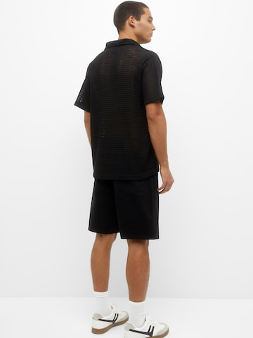 Pull&Bear Loosefit Shorts in Schwarz