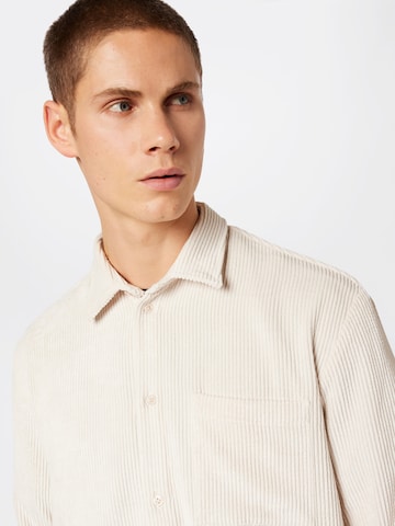 ABOUT YOU Limited - Regular Fit Camisa 'Niklas' em bege