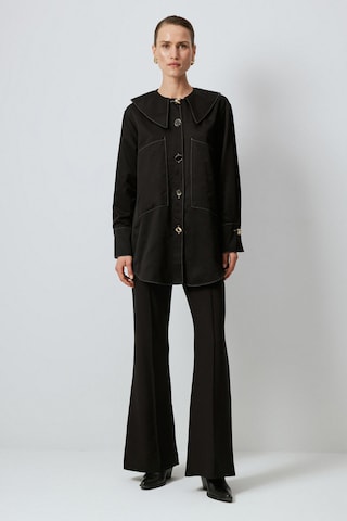 Touche Prive Between-season jacket in Black: front