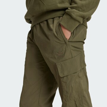 Effilé Pantalon ADIDAS ORIGINALS en vert