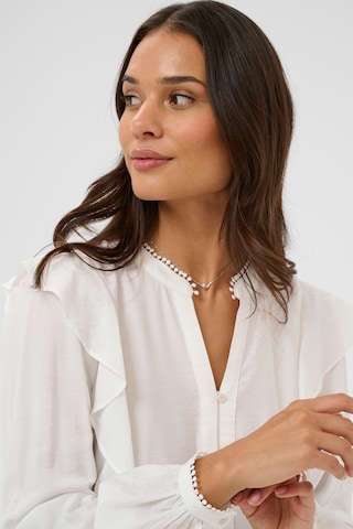 Chemisier 'KALiva' Kaffe en blanc