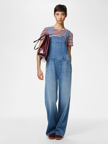 Loosefit Pantaloni con pettorina 'PCGrace' di PIECES in blu: frontale