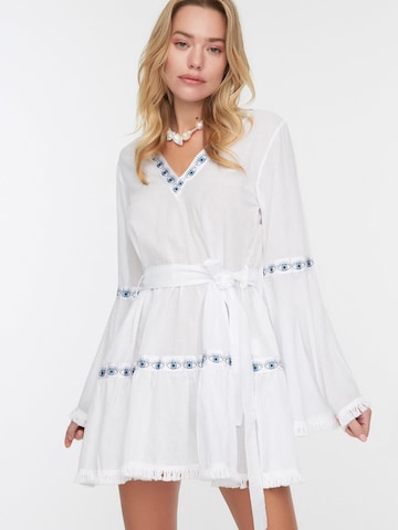 Trendyol - Vestido em branco