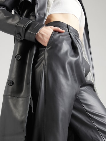 Warehouse - regular Pantalón plisado 'Clean Peg' en negro