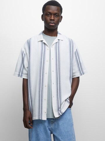 Pull&Bear Comfort fit Button Up Shirt in Blue: front