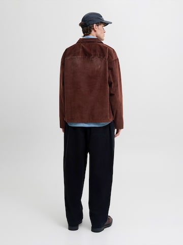 Veste mi-saison JACK & JONES en rouge