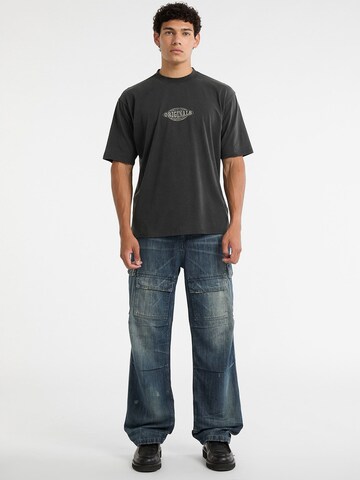 GUESS Baggy Cargo Jeans in Blue