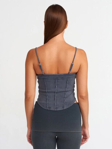 Haut Dilvin en gris