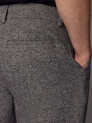Next Slimfit Kalhoty s puky – šedá