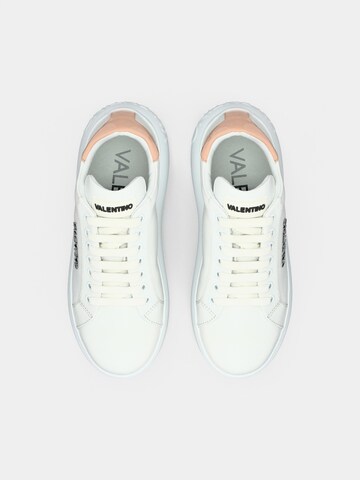 Baskets basses 'JUMP' Valentino Shoes en blanc