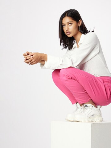 PIECES Tapered Jeans 'KESIA' in Pink