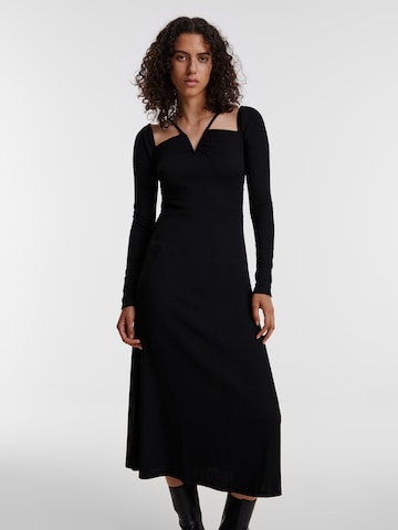 EDITED שמלות 'Vicki' בשחור: מלפנים