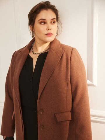 Manteau mi-saison Guido Maria Kretschmer Curvy en marron