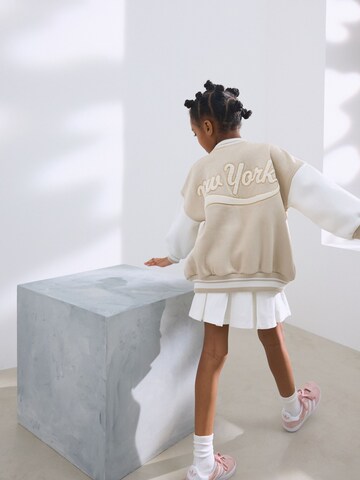 Next Демисезонная куртка 'Bestickte Varsity' в Бежевый