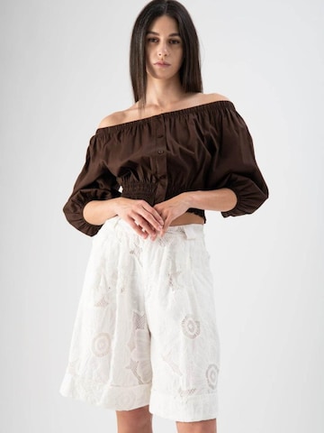 MND Blouse 'Brownie' in Brown: front