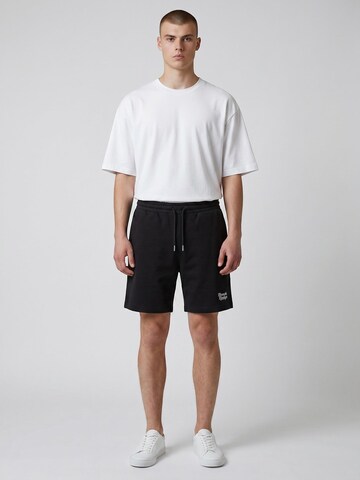 BeachBodyz - Bermudas en negro: frente