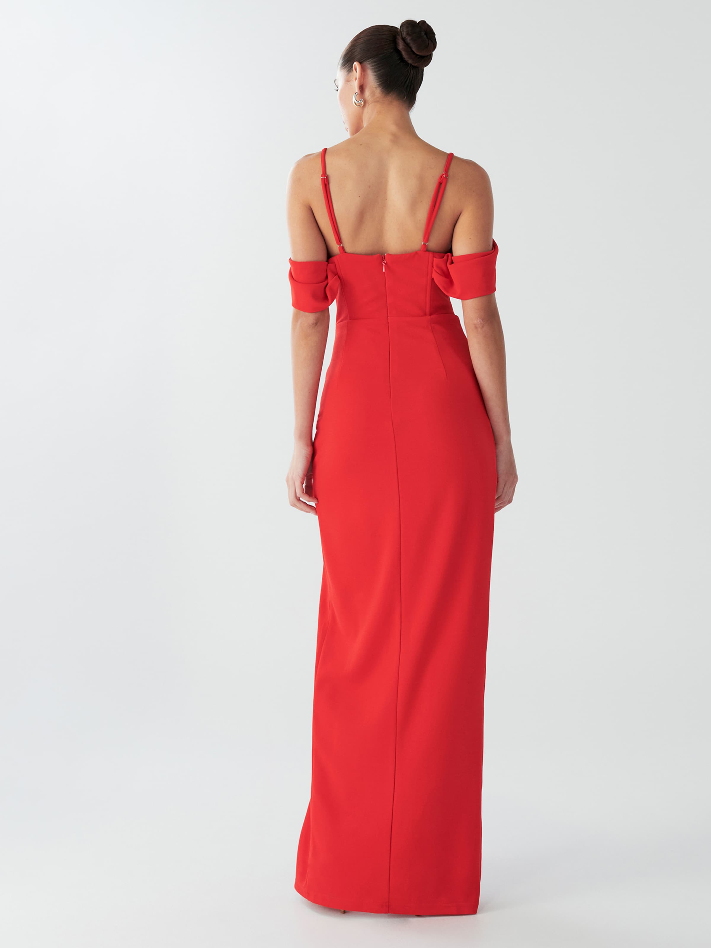 Robe de soirée 'Amaliah' BWLDR en Rouge ABOUT YOU