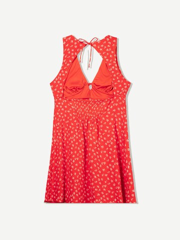 Rochie de la Bershka pe roșu