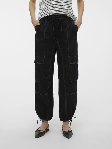 VERO MODA Baggy Cargo trousers 'KIM' in Black: front