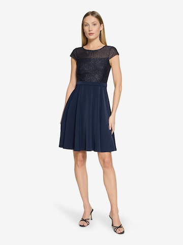 Robe de cocktail Vera Mont en bleu : devant