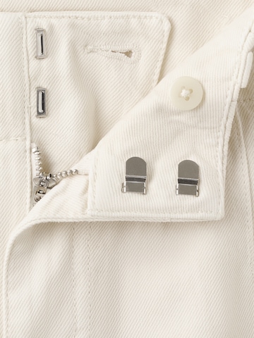 Wide leg Pantaloni con piega frontale 'Alma' di MANGO in bianco