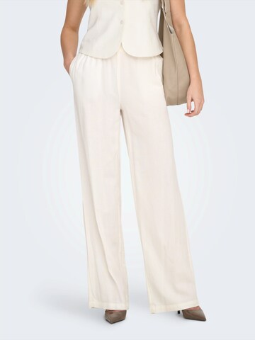 ONLY Regular Trousers 'ONLGOA' in White: front