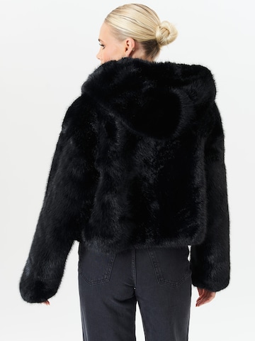 GINI LONDON Tussenjas 'Gini Zip Front Cropped' in Zwart