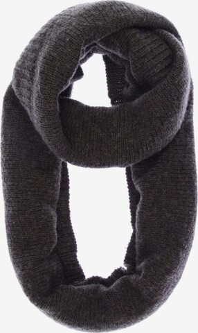 All Saints Spitalfields Scarf & Wrap in One size in Green: front