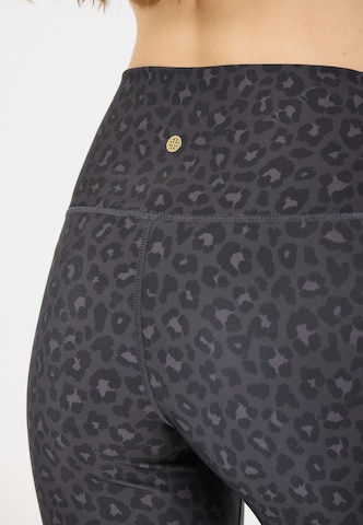 Athlecia Skinny Sportshorts 'Windia' in Grau