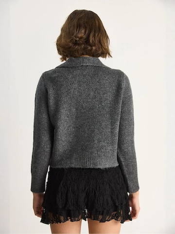 Cardigan Bianco Lucci en gris