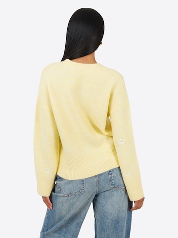 Pullover di BRAVE SOUL in giallo