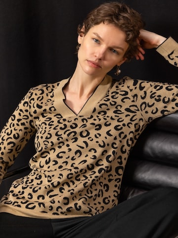 Pull-over ' ' NAULOVER en marron : devant