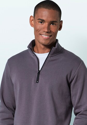 JOHN DEVIN Sweatshirt in Grey