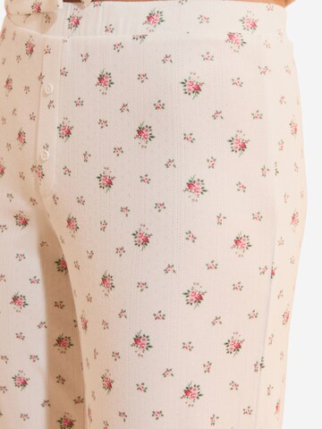 Pantaloncini da pigiama 'Bayaline' di ETAM in beige