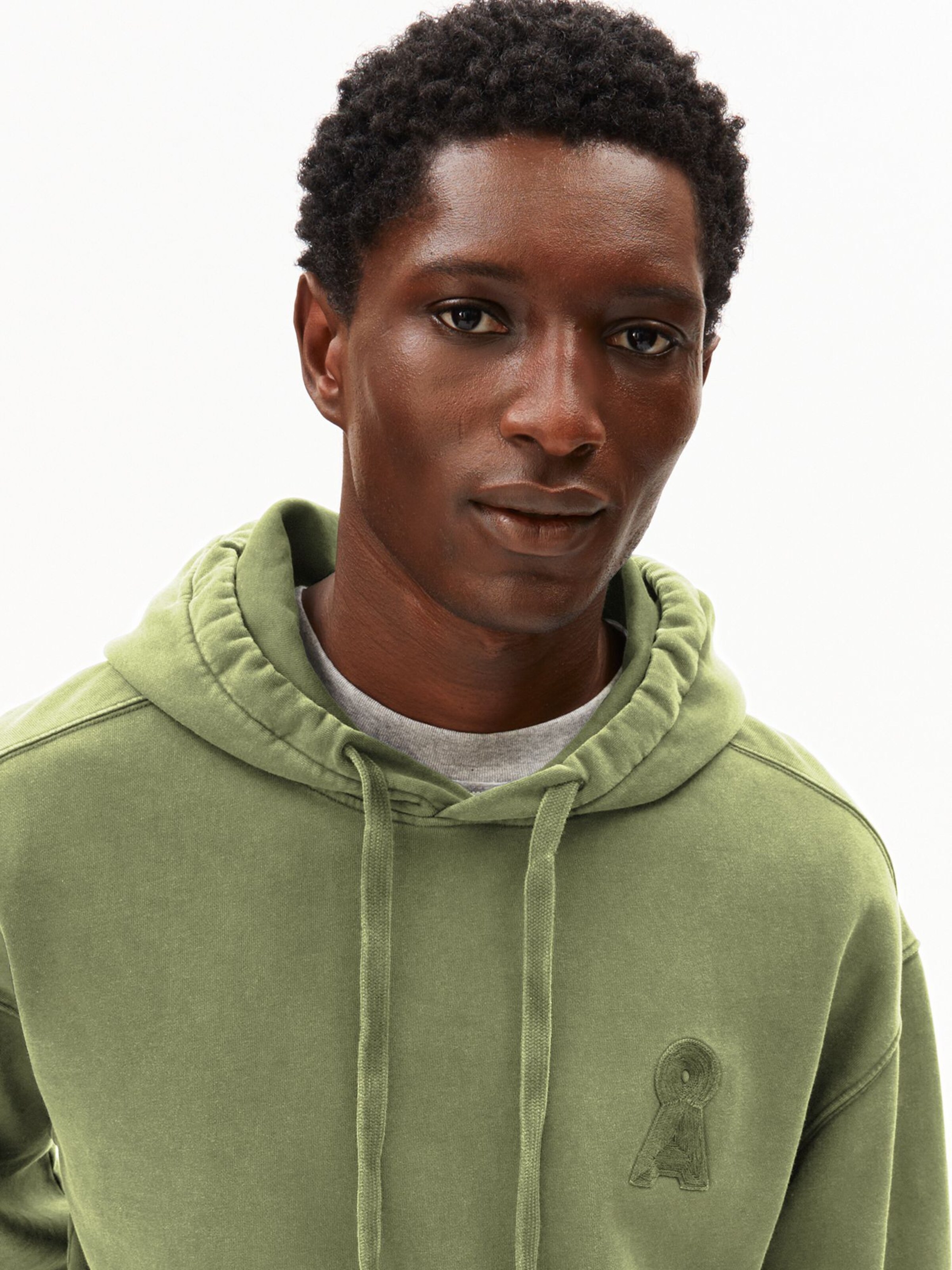 ARMEDANGELS Sweatshirt in Groen: voorkant