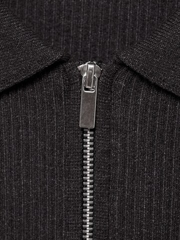 MANGO Gebreid vest 'Bae' in Grijs