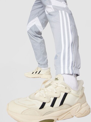 ADIDAS ORIGINALS regular Παντελόνι 'Rekive' σε γκρι