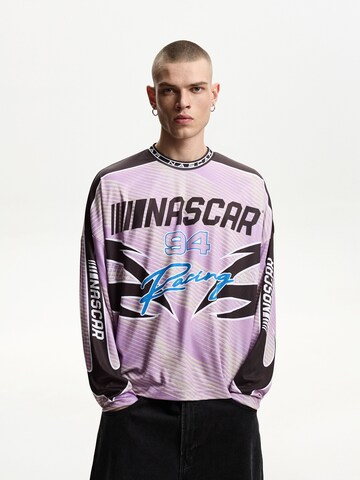 BershkaMajica 'RACING NASCAR' - crna boja: prednji dio